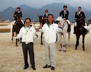 Club Deputy Chairman and President of Hong Kong Equestrian Federation Dr Simon Ip (right on first row) congratulates the team's excellent result in the Games.