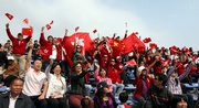 Hong Kong cheering team gives a big support and shares the happiness of the Hong Kong riders in Conghua.
