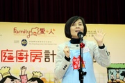 HKCSS Chief Executive Christine Fang introduces the !Five-Taste Model!L strategies comprising !Eat happily!L, !Eat with flow!L, !Eat with gratitude and praise!L, !Eat healthily!L and !Eat enjoyably!L to the audience.