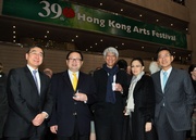 Club Stewards Christopher Cheng Wai Chee (1st from right); Dr Donald K T Li (2nd from left) and spouse (2nd from right); AFS Executive Committee Member Joseph Yam (centre); and University of Hong Kong Professor Richard Wong (1st from left). 