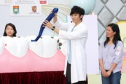 Artiste Pakho Chau and the audience demonstrate the correct use of interdental brushes.