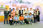 The Club's Executive Director, Charities, William Y Yiu (back row; 5th from left) photos with Vice Chairman of Islands District Council Chau Chuen-heung (back row; 3rd from left), Chairman of Community Affairs, Culture and Recreation Committee of Islands District Council Leung Siu-tong (back row; 5th from right); Islands District Councillor Yu Hon-kwan (back row; 4th from right), CADENZA Training Programme Instructor at The Nethersole School of Nursing of The Chinese University of Hong Kong Ernest Yu (back row; 3rd from right); Manager of Hong Kong Housing Society Elderly Resources Centre Kenneth Au-Yeung (back row; 2nd from left), Club's Head of Charities, Bonny Wong (back row; 1st from right) and guest artistes.

