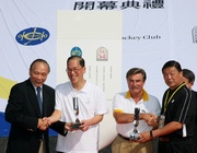 Chairman of Hong Kong Cycling Association Leung Sik-wah (1st from left) and President of Hong Kong Cycling Association Herman Hu (1st from right) present souvenirs to Secretary for Home Affairs Tsang Tak-sing and The Hong Kong Jockey Club's Deputy Chairman T Brian Stevenson respectively.