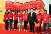 Group photo of Club Steward Dr Donald K T Li and the volunteers.
