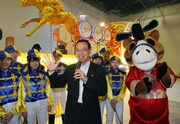 Executive Director of Corporate Development Kim Mak says that by participating in the annual parade, the Club is taking the initiative to enhance Hong Kong's appeal as a tourism destination as well as to promote the creativity of Hong Kong's younger generation and salute their achievements.