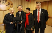 Photos 6/7/8/9: Club Chairman Dr John C C Chan presents Professor and Mrs Kao with flowers and two pairs of chopsticks carved with their names. In return, Professor Kao gave Dr Chan a booklet about his exhibition 