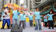 Members of the CARE@hkjc Volunteer Team and representatives from Tung Wah Group of Hospitals Lok Kwan District Support Centre, the first rehabilitation group to learn the ten !Hong Kong Can Do Exercise!L routines, were also on hand to do the demonstration and inject positive energy into the community.