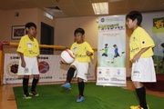 Young footballers also show their skills at the press conference. 