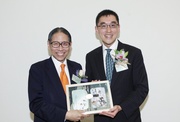 The Hong Kong Jockey Club's Executive Director, Charities, Legal & Corporate Secretariat, Douglas So (right), presents souvenir to speaker and Elderly Commission Chairman Dr Leong Che-hung (left). Mr So hopes the Government, medical and social sectors will support the project and establish services for post-discharged elderly people as well as make use of the project's teaching kits on transitional care.