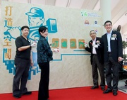 The Jockey Club's Executive Director, Charities, Douglas So (1st from right), Development Bureau Commissioner for Heritage Laura Aron (2nd from left), St James' Settlement Chief Executive Officer Michael Lai (2nd from right) and representative of local practitioners and craftsmen Mr Wong (1st from left) perform the opening ceremony of the bazaar.