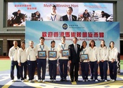 At today's Welcome Ceremony in the Parade Ring at Sha Tin Racecourse, Deputy Club Chairman and President of Hong Kong Equestrian Federation Dr Simon Ip (fifth from right) presents congratulatory souvenirs to members of the Hong Kong jumping team Patrick Lam (sixth from right), Samantha Lam (fourth from right), Kenneth Cheng (fourth from left) and Jacqueline Lai (fifth from left). Also, he congratulates other members of the Hong Kong SAR equestrian team !V Jacqueline Siu (second from right), Bee Chan (first from left), Annie Ho (second from left), Jennifer Lee (third from left), Nicole Pearson (third from right) and Raena Leung (first from right) !V on their accomplishments in the Guangzhou Asian Games.