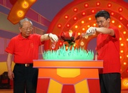 Photos 3/4:
Chairman of The Hong Kong Jockey Club John C C Chan (left) and Acting Director of Home Affairs David Leung (right) water flowers on stage to symbolise the Club's flourishing support of the 2009 Summer Youth Programme, which enables young people to have a productive summer.
