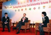 Club Steward and Chairman of John Swire & Sons (China) Ltd., Philip Chen (centre) has a dialogue with scholars Crystal Leung (right) and Adrian Po (left).