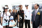 Photo 1/Photo 2: The Hong Kong Jockey Club's Executive Director of Corporate Development Kim Mak meets young disabled victims at the photo exhibition and encourages them to take a proactive approach to facing adversities in future.